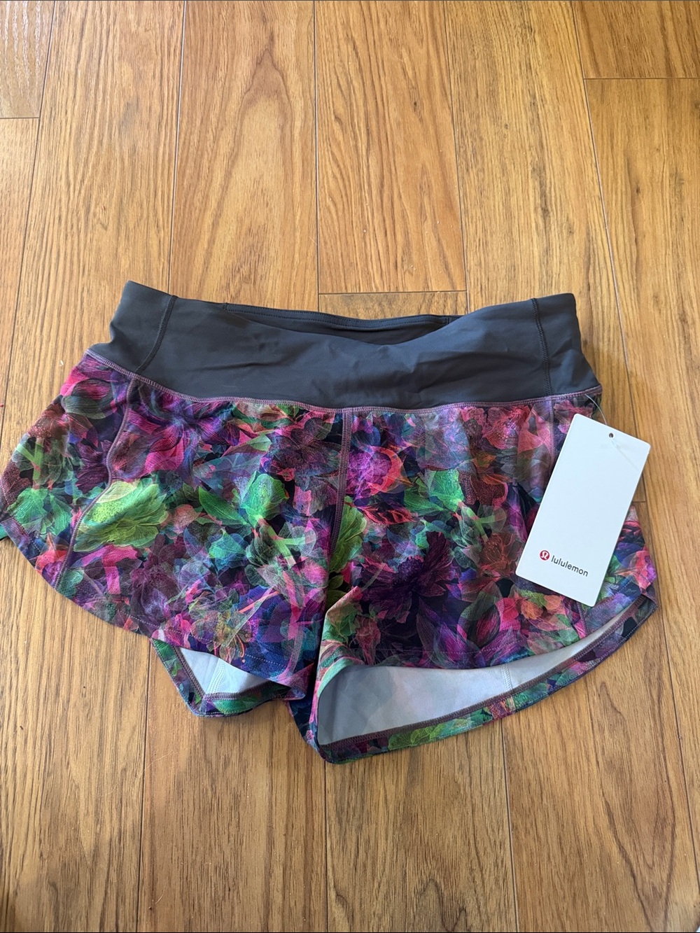 lululemon women’s Speed up short 4”Multicolor Floral size 6 nwt